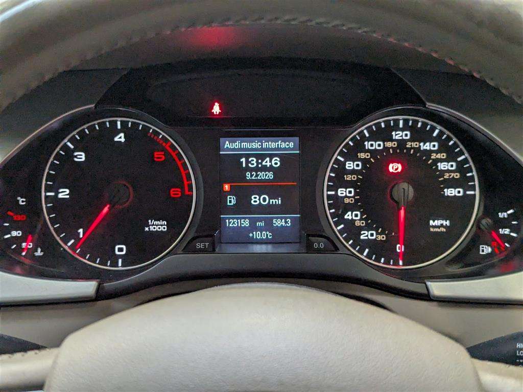 <p>2011 AUDI A4 TECHNIK TDI</p>