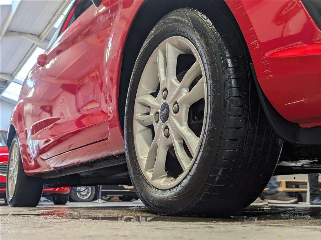 <p>2014 FORD FIESTA ZETEC</p>