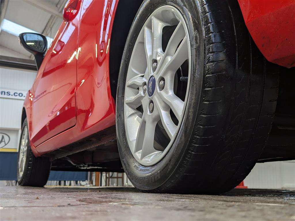 <p>2014 FORD FIESTA ZETEC</p>