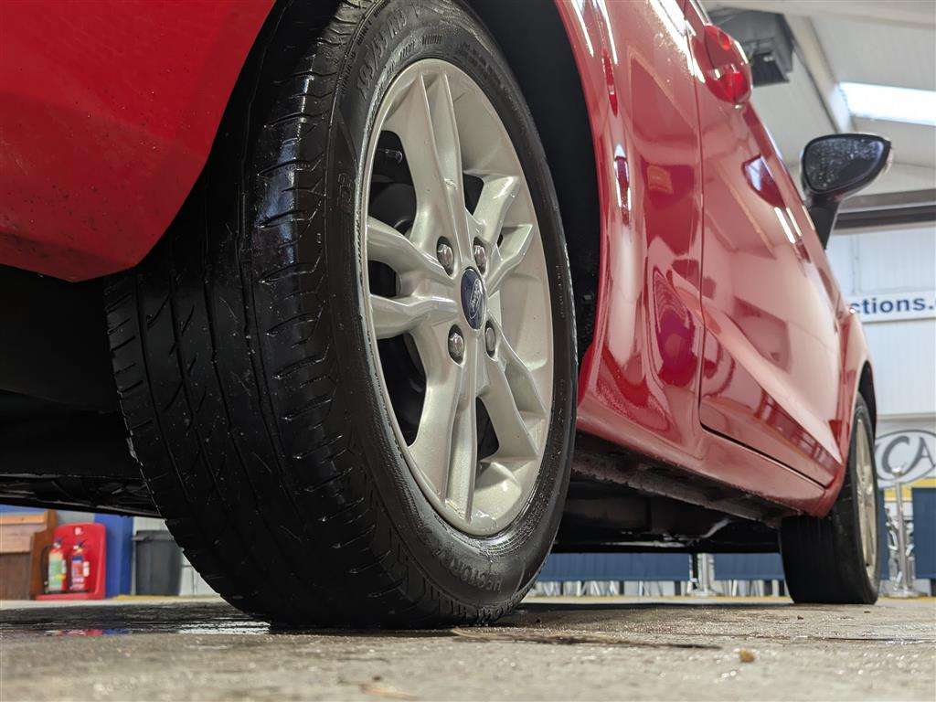 <p>2014 FORD FIESTA ZETEC</p>