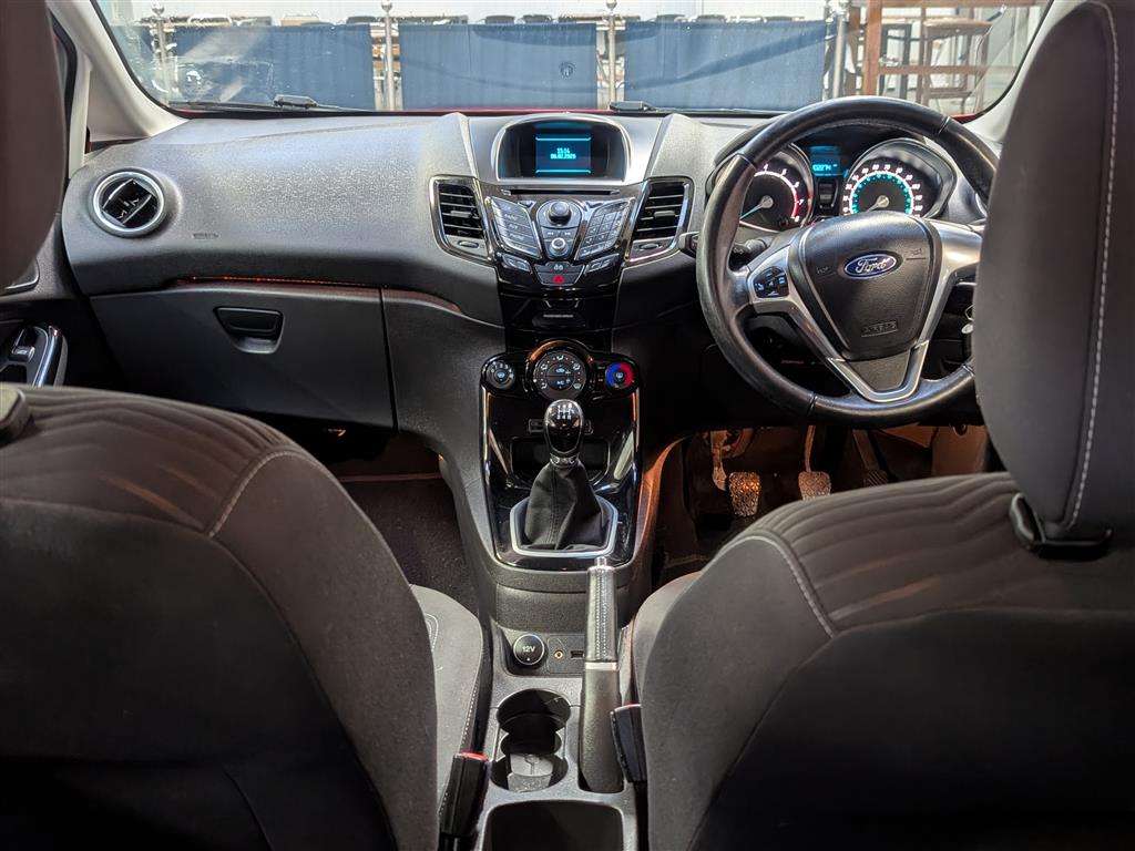 <p>2014 FORD FIESTA ZETEC</p>