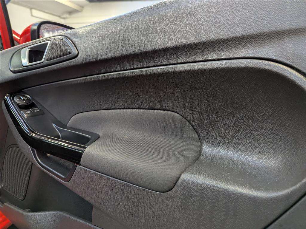 <p>2014 FORD FIESTA ZETEC</p>