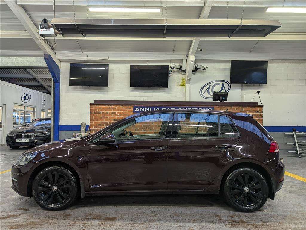 <p>2017 VOLKSWAGEN GOLF SE TDI BMT</p>