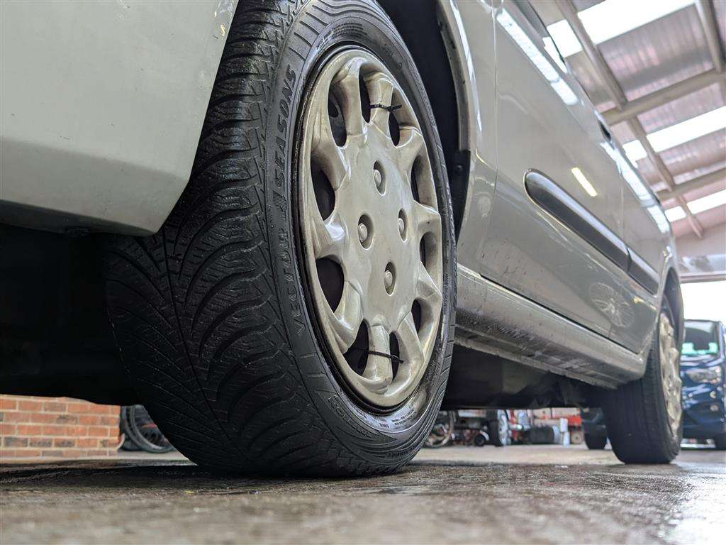 <p>2005 NISSAN ALMERA S</p>