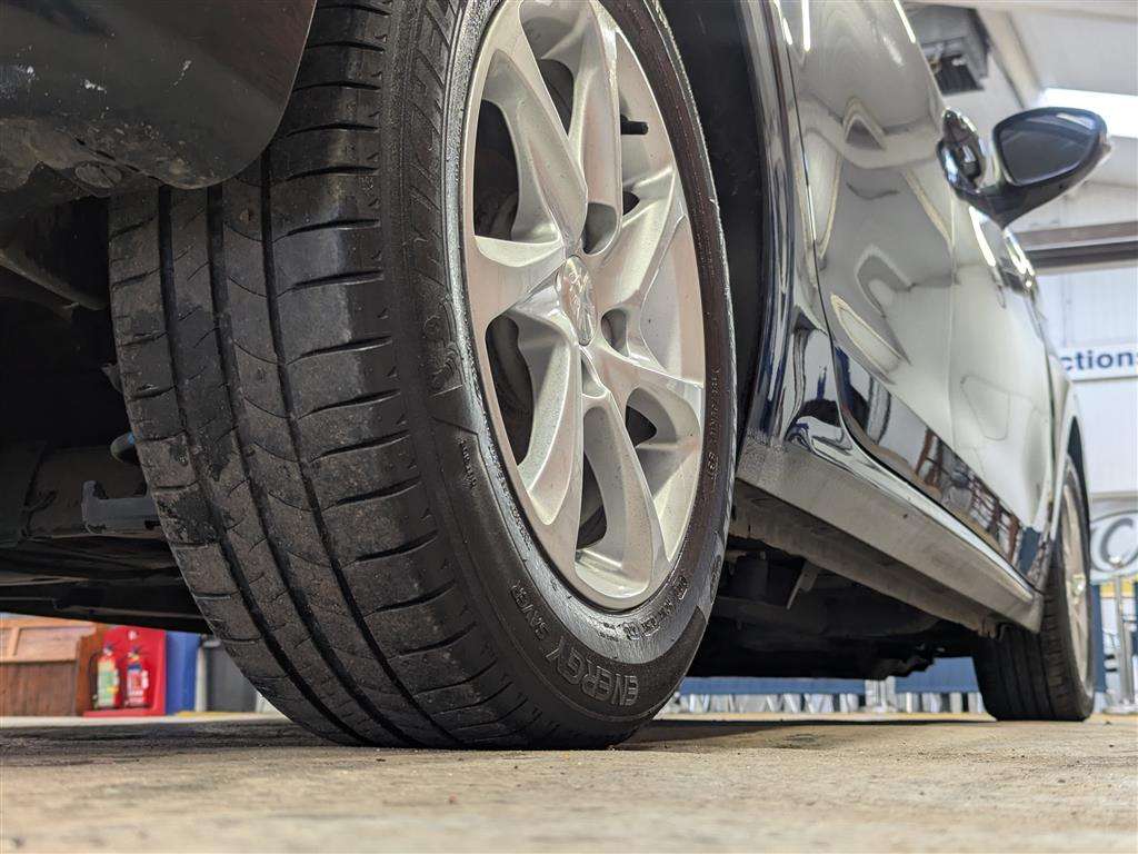 <p>2017 PEUGEOT 208 ACTIVE BLUE HDI S/S</p>