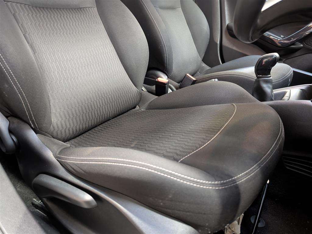 <p>2017 PEUGEOT 208 ACTIVE BLUE HDI S/S</p>