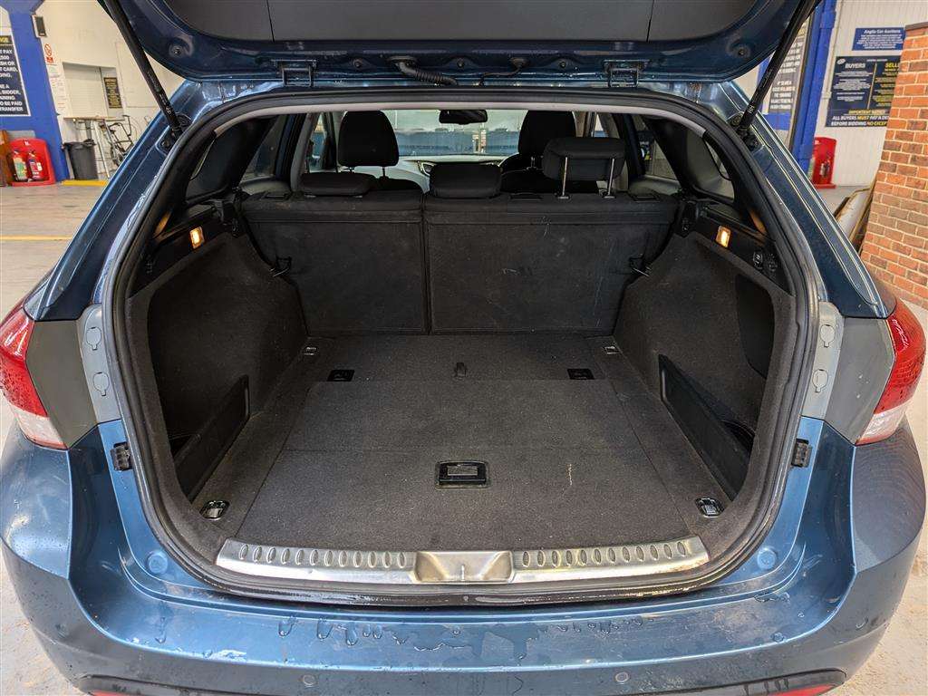 <p>2013 HYUNDAI I40 STYLE BLUE DRIVE CRDI</p>