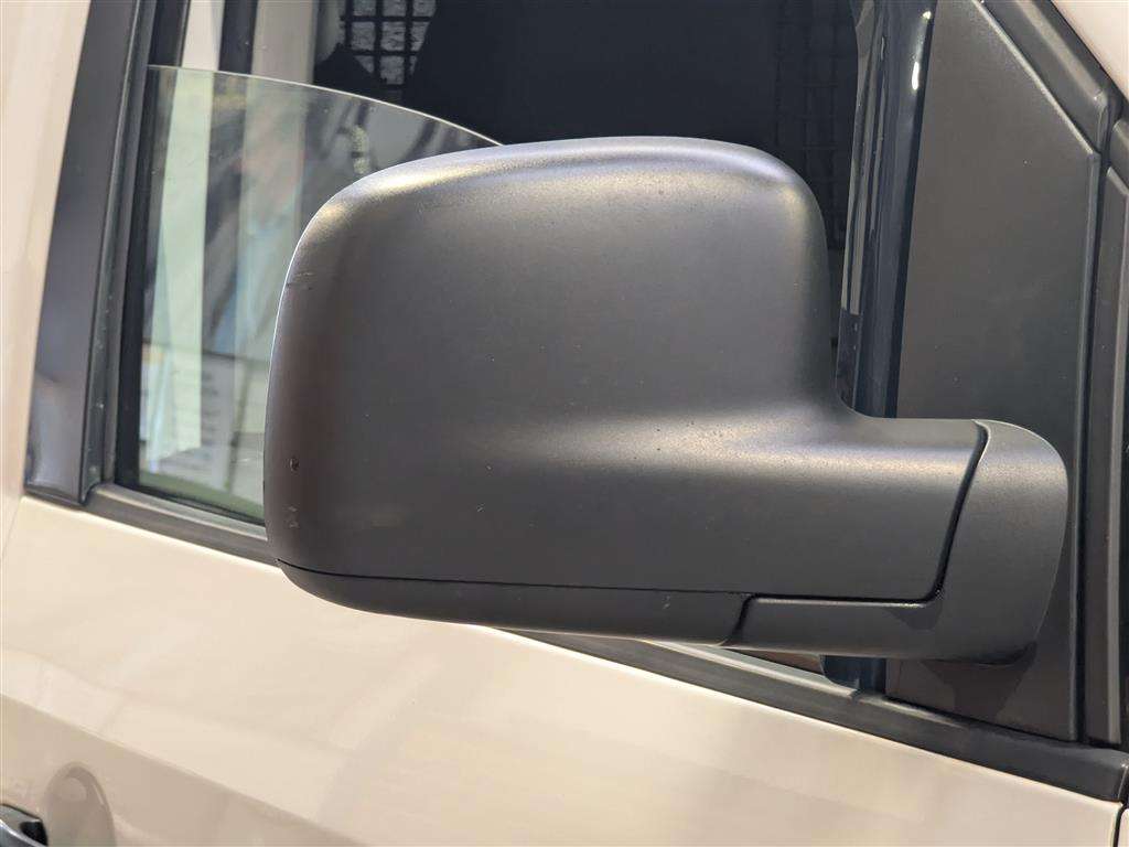 <p>2015 VOLKSWAGEN CADDY C20 STARTLINE TDI</p>