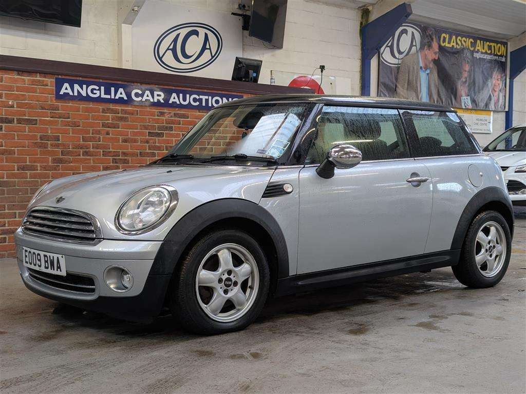 <p>2009 MINI COOPER</p>