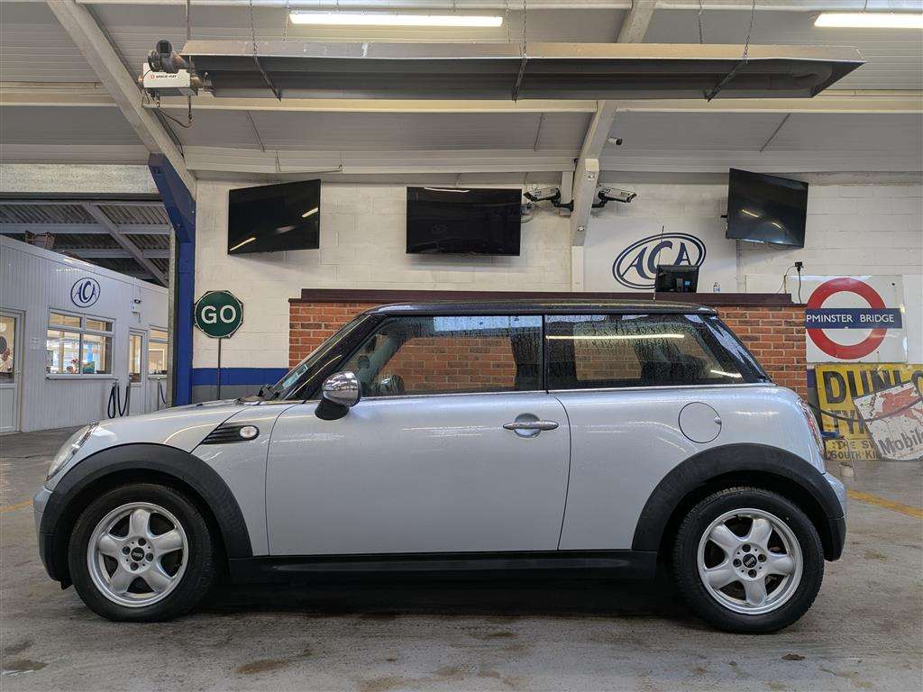 <p>2009 MINI COOPER</p>