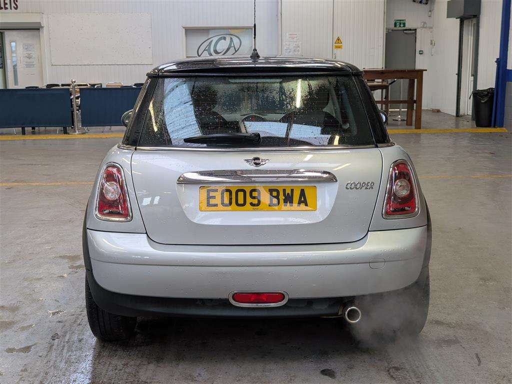 <p>2009 MINI COOPER</p>