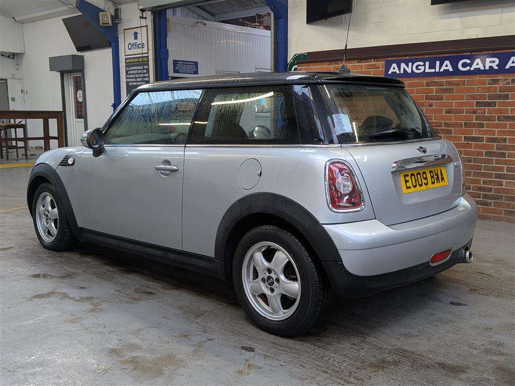 <p>2009 MINI COOPER</p>