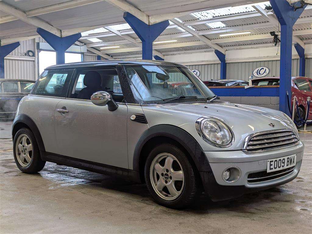 <p>2009 MINI COOPER</p>