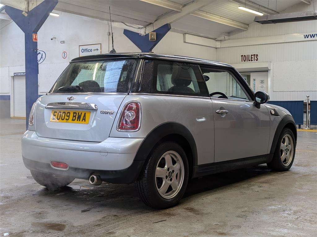 <p>2009 MINI COOPER</p>
