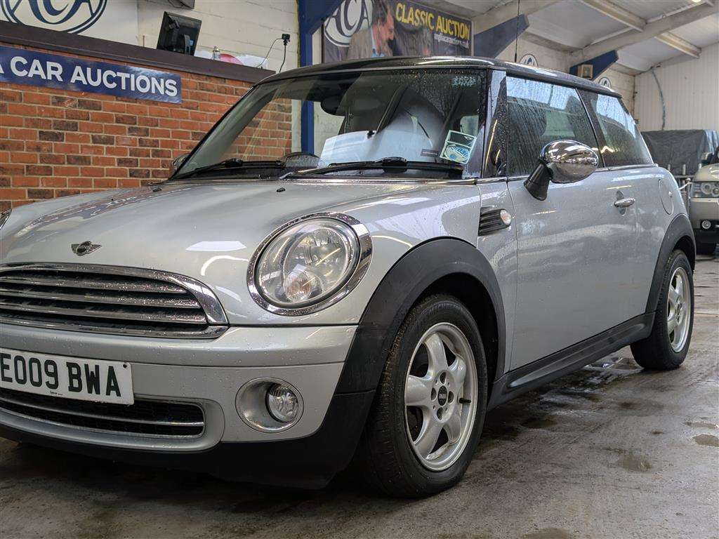 <p>2009 MINI COOPER</p>