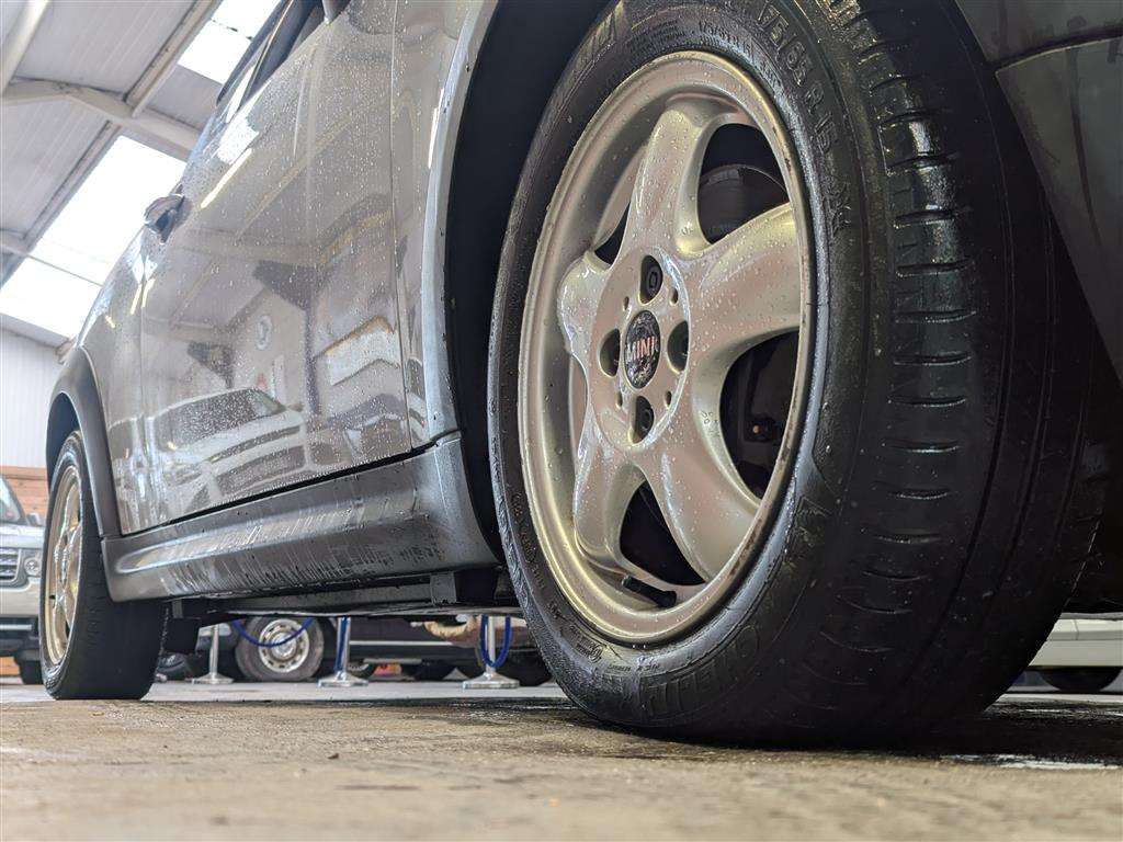 <p>2009 MINI COOPER</p>