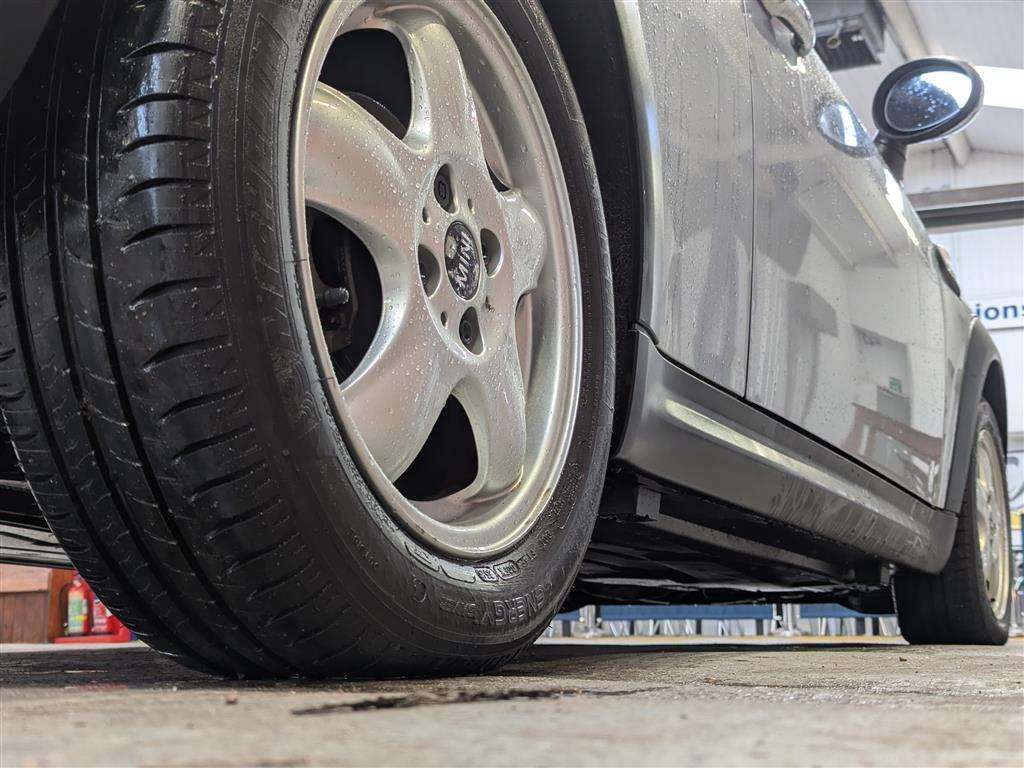 <p>2009 MINI COOPER</p>