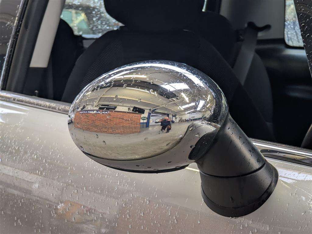 <p>2009 MINI COOPER</p>