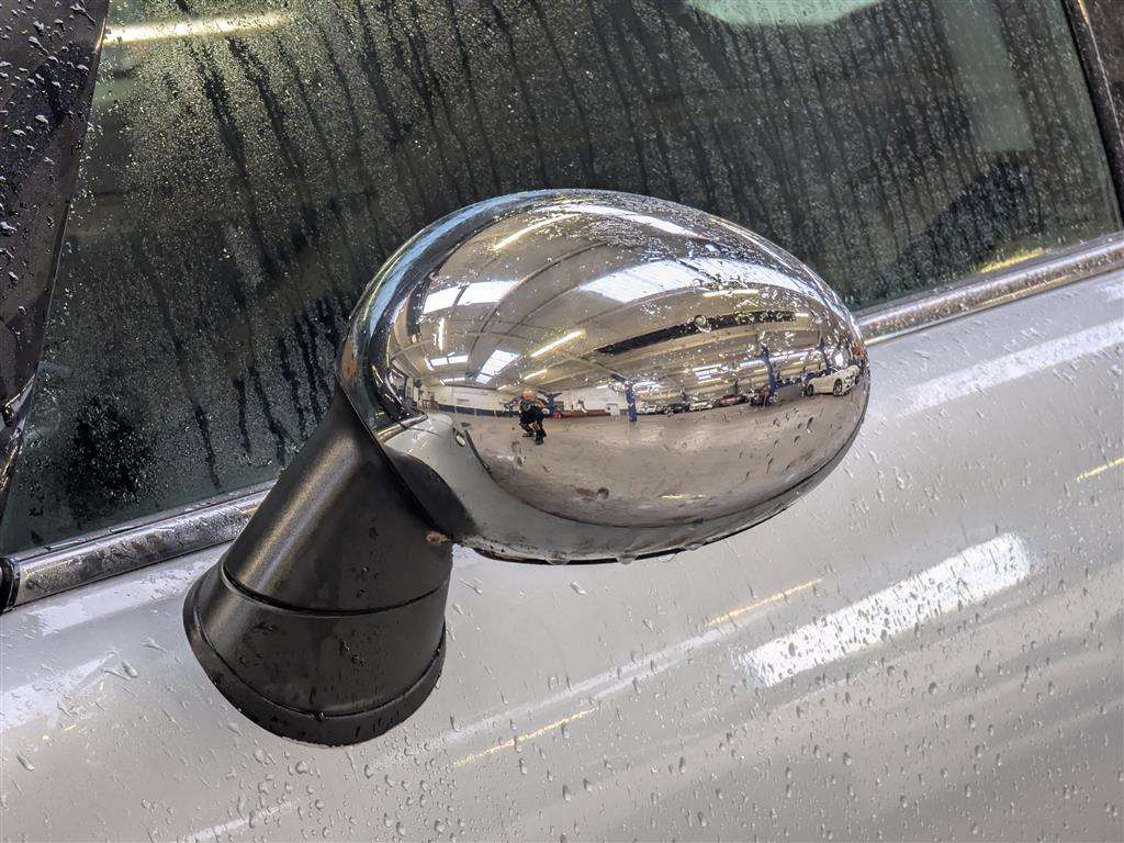 <p>2009 MINI COOPER</p>