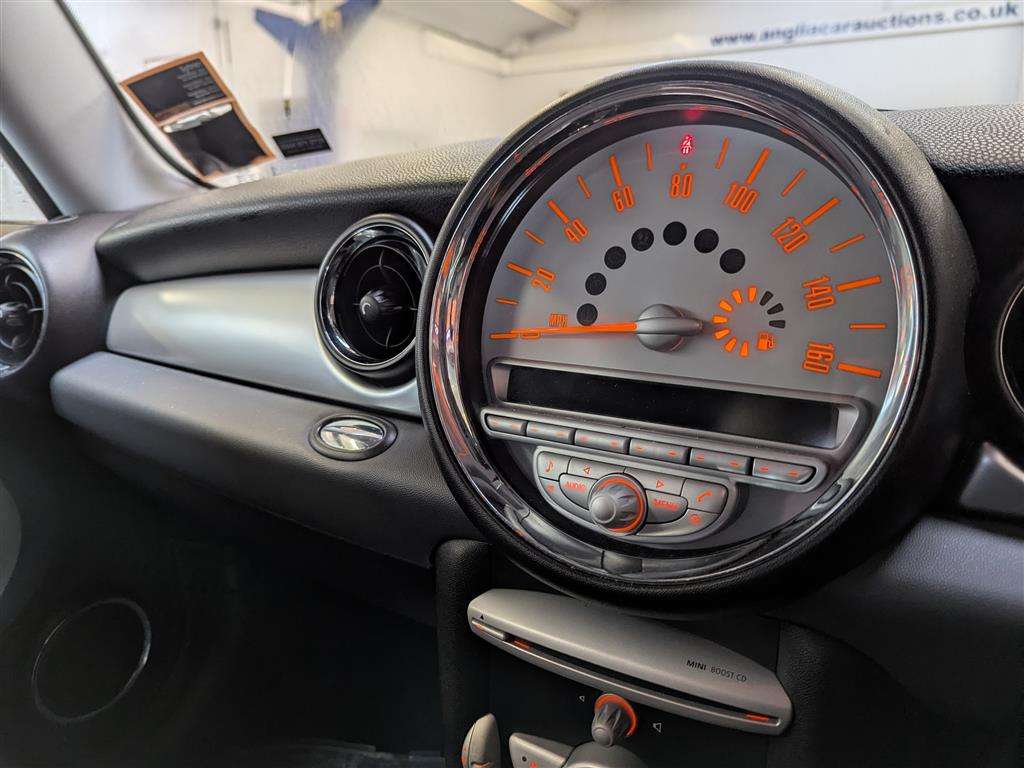 <p>2009 MINI COOPER</p>