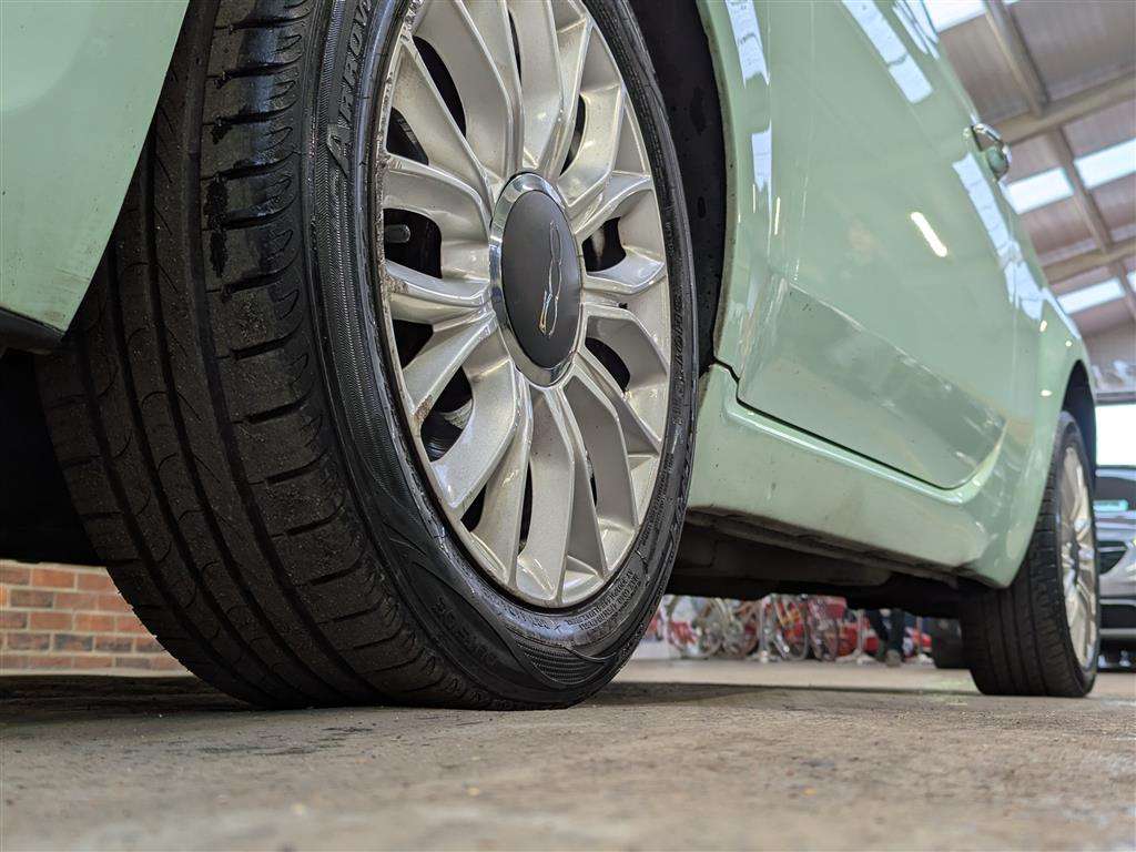 <p>2014 FIAT 500 LOUNGE</p>