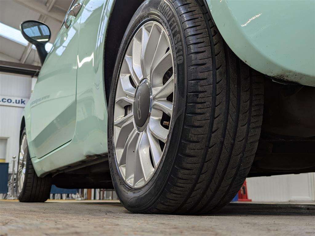 <p>2014 FIAT 500 LOUNGE</p>