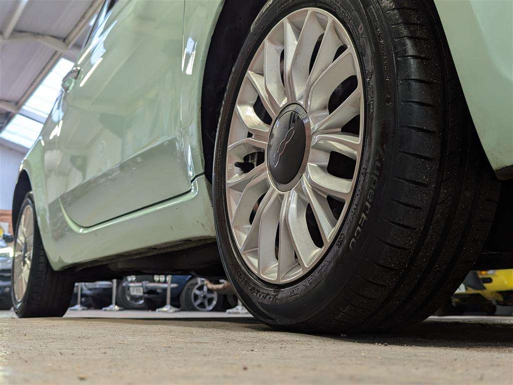 <p>2014 FIAT 500 LOUNGE</p>