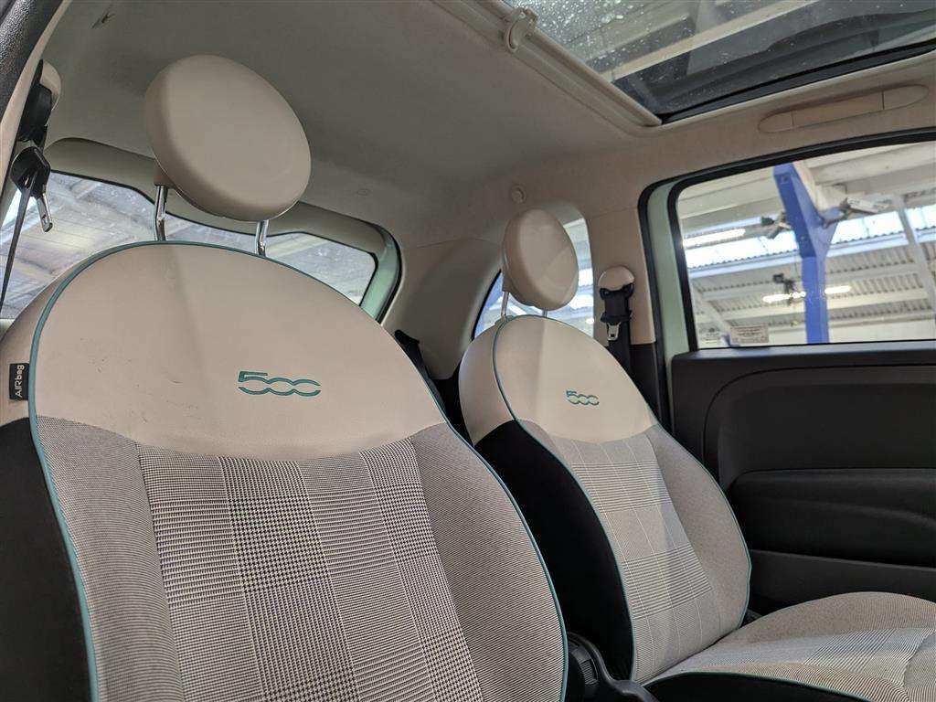 <p>2014 FIAT 500 LOUNGE</p>