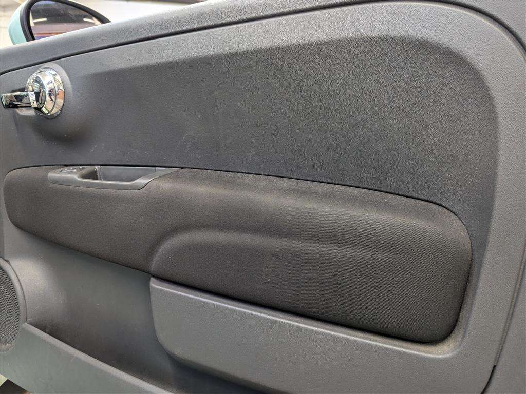 <p>2014 FIAT 500 LOUNGE</p>