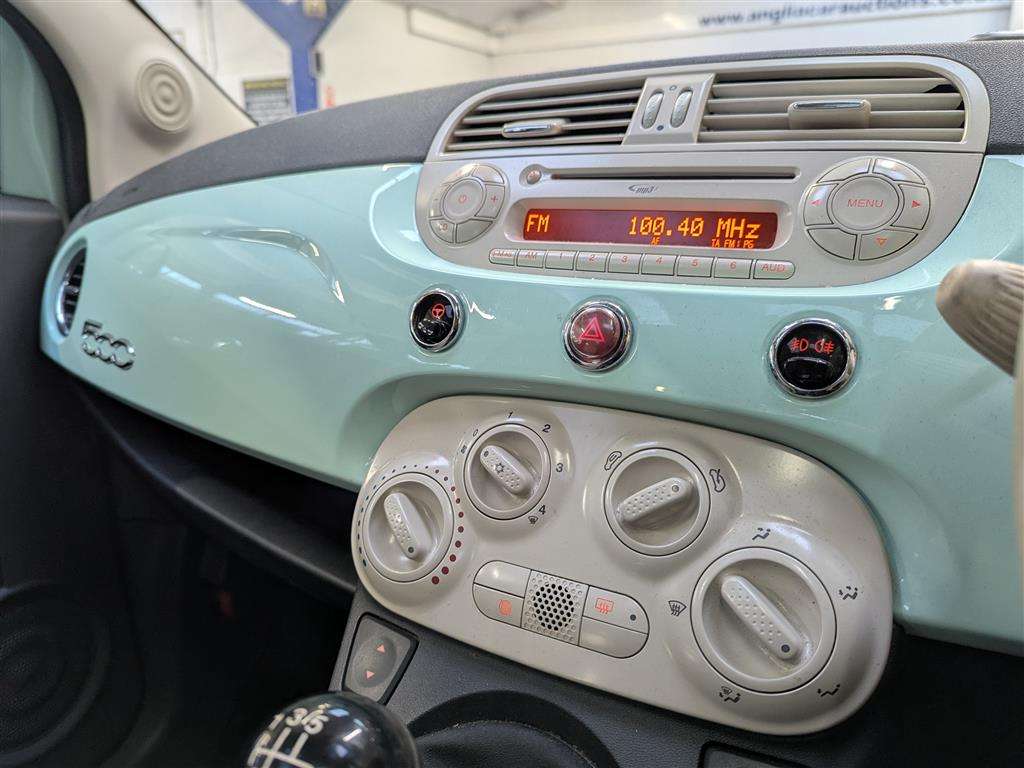 <p>2014 FIAT 500 LOUNGE</p>
