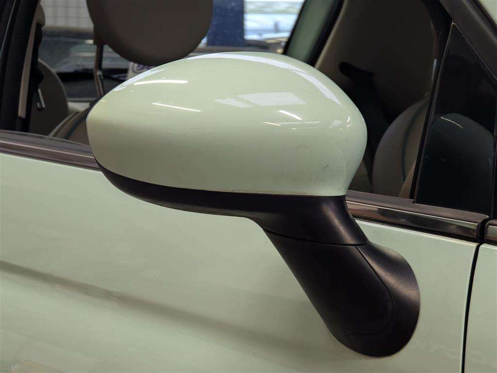 <p>2014 FIAT 500 LOUNGE</p>