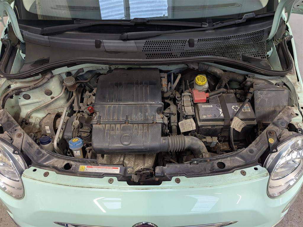 <p>2014 FIAT 500 LOUNGE</p>