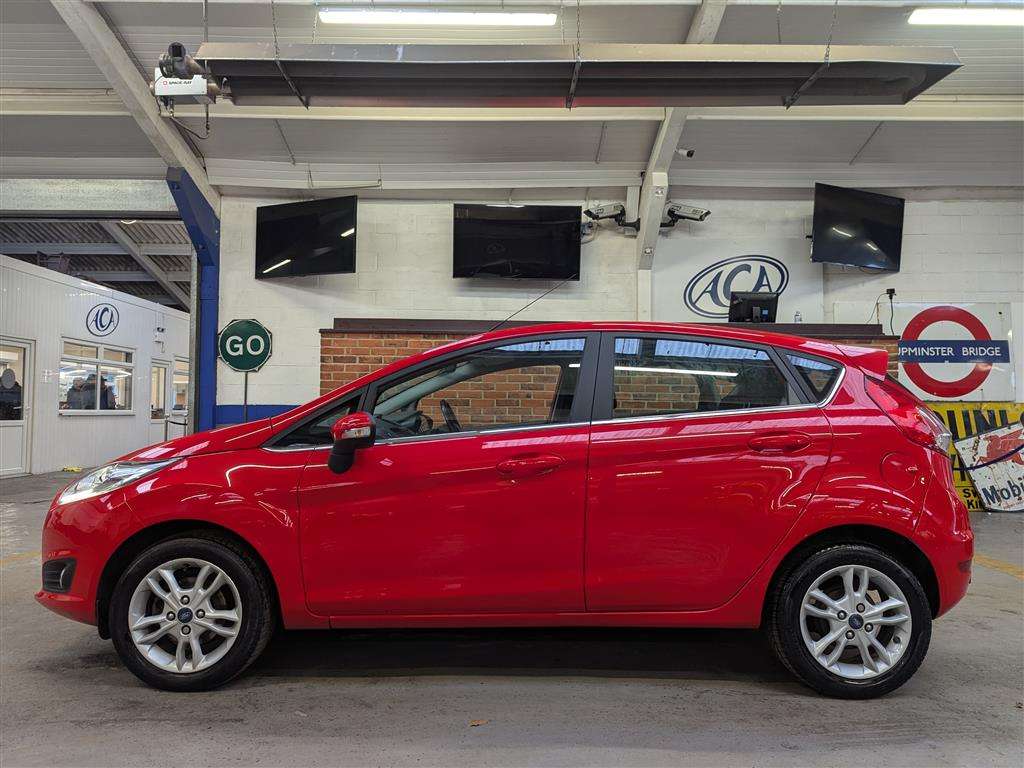 <p>2016 FORD FIESTA ZETEC</p>
