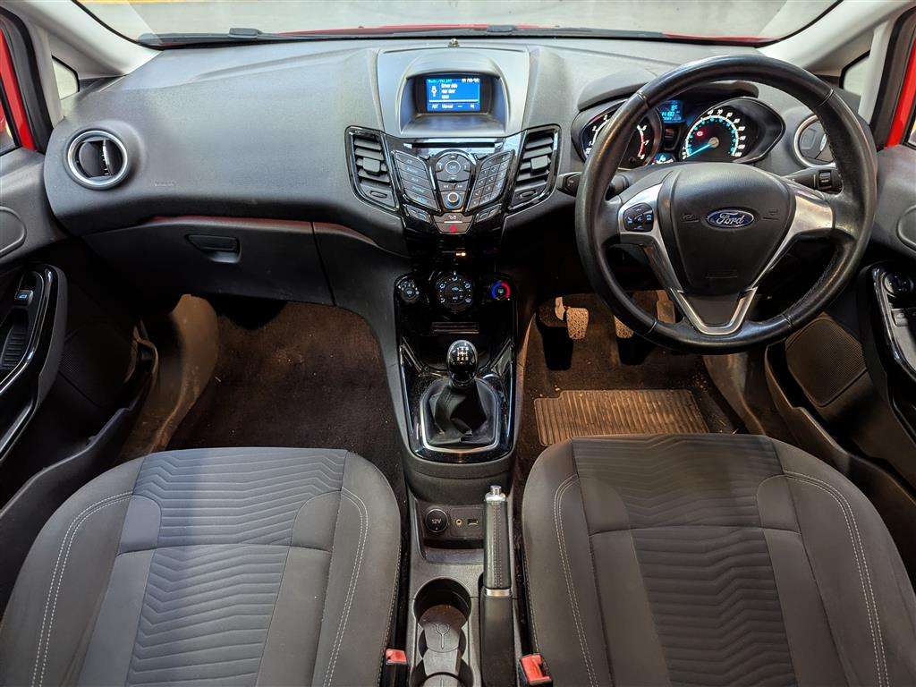 <p>2016 FORD FIESTA ZETEC</p>