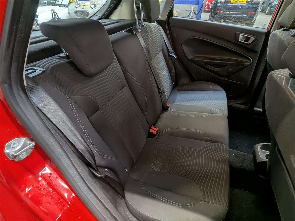 <p>2016 FORD FIESTA ZETEC</p>