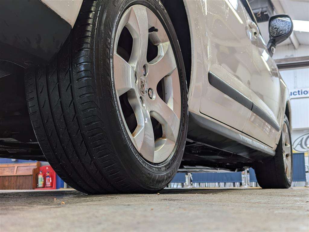 <p>2013 PEUGEOT 3008 ACTIVE HDI</p>