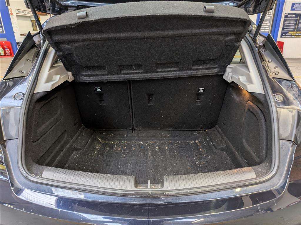 <p>2018 VAUXHALL ASTRA SRI NAV</p>