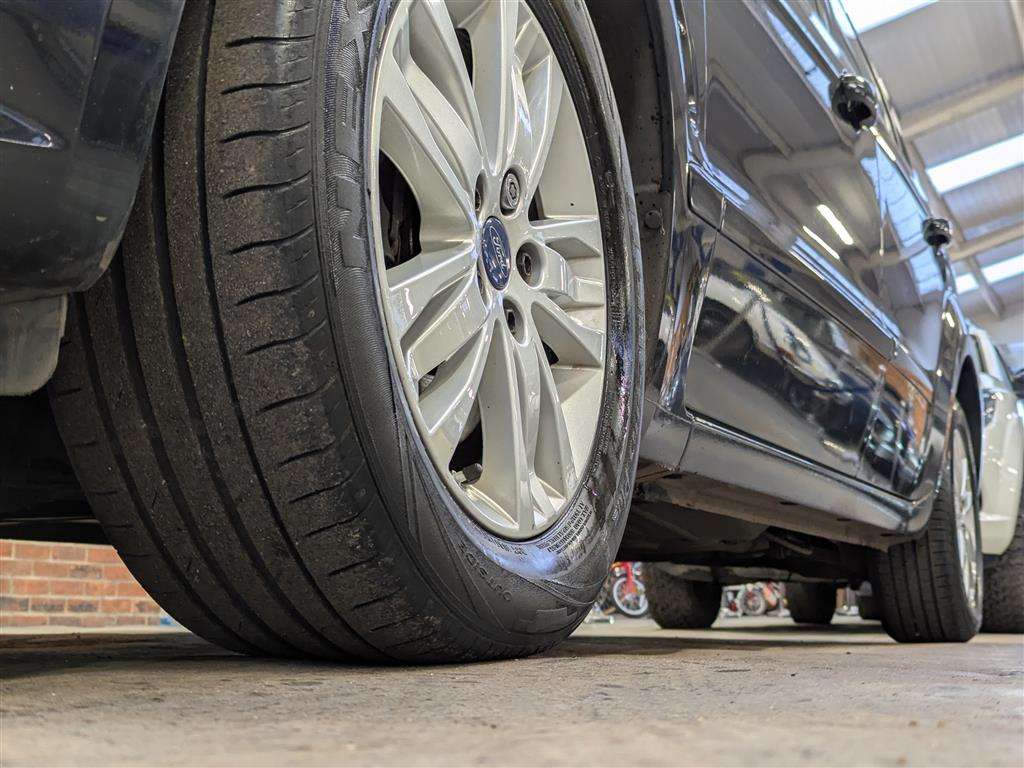 <p>2015 FORD S-MAX ZETEC TDCI 140</p>