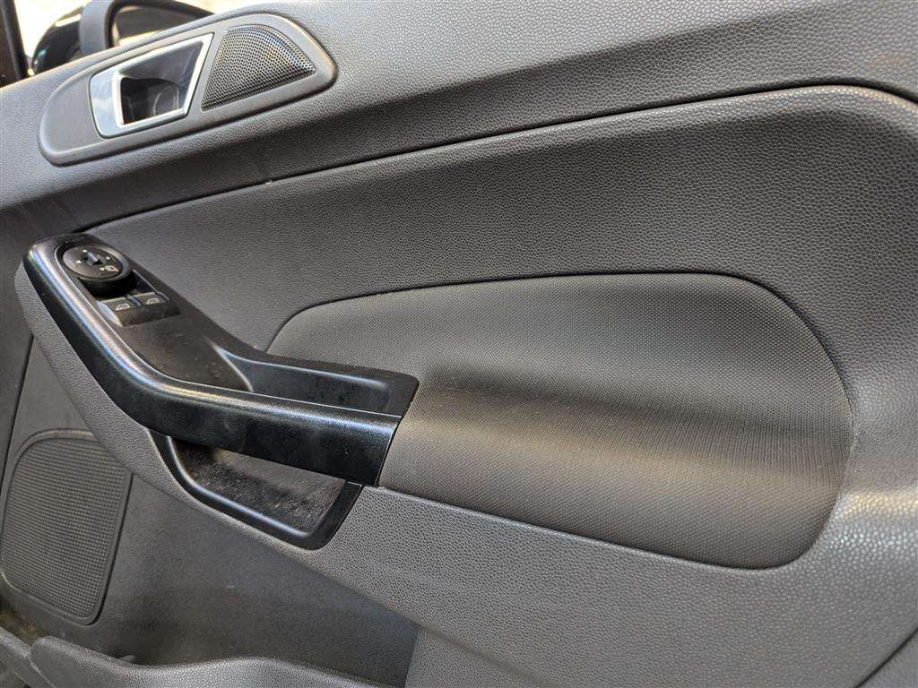 <p>2015 FORD FIESTA STYLE</p>