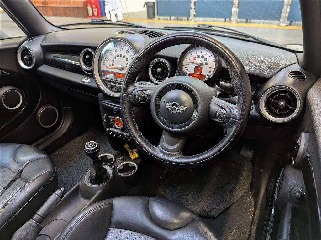 <p>2012 MINI COOPER</p>