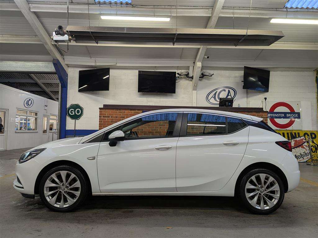<p>2016 VAUXHALL ASTRA DESIGN</p>