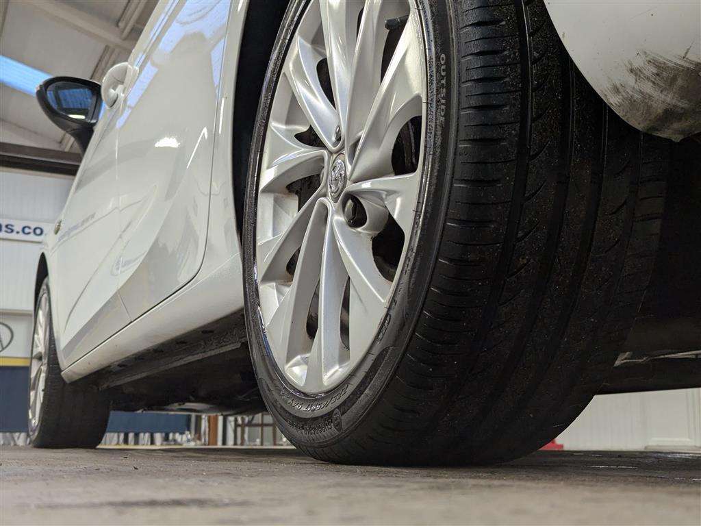 <p>2016 VAUXHALL ASTRA DESIGN</p>