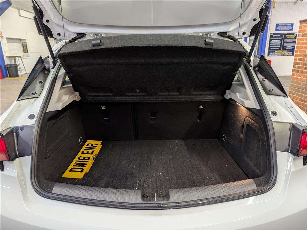 <p>2016 VAUXHALL ASTRA DESIGN</p>