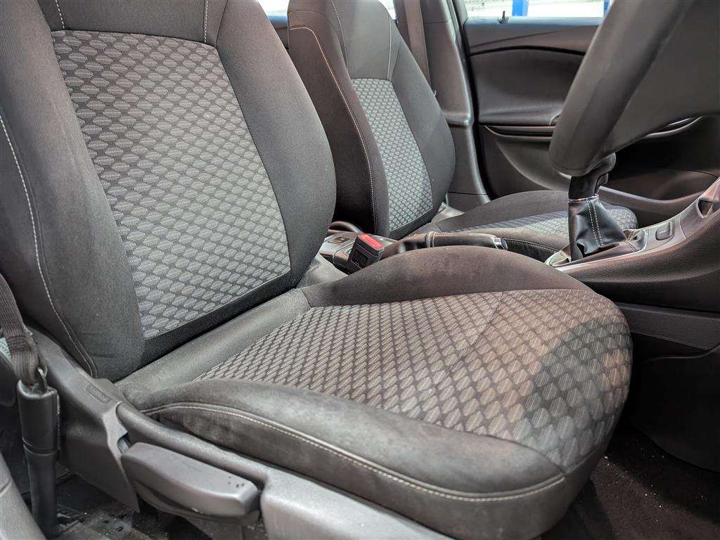 <p>2016 VAUXHALL ASTRA DESIGN</p>