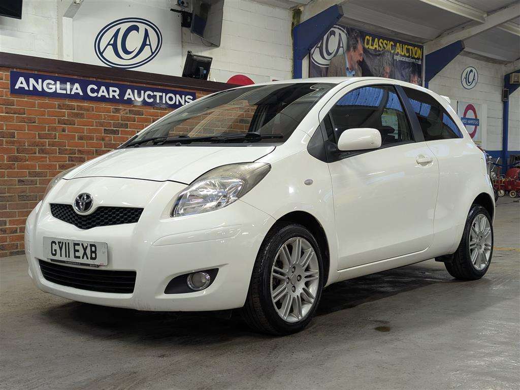 <p>2011 TOYOTA YARIS SR VVT-I</p>