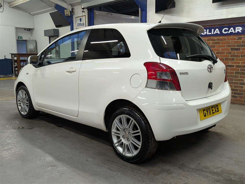 <p>2011 TOYOTA YARIS SR VVT-I</p>