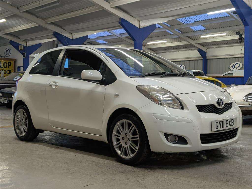 <p>2011 TOYOTA YARIS SR VVT-I</p>