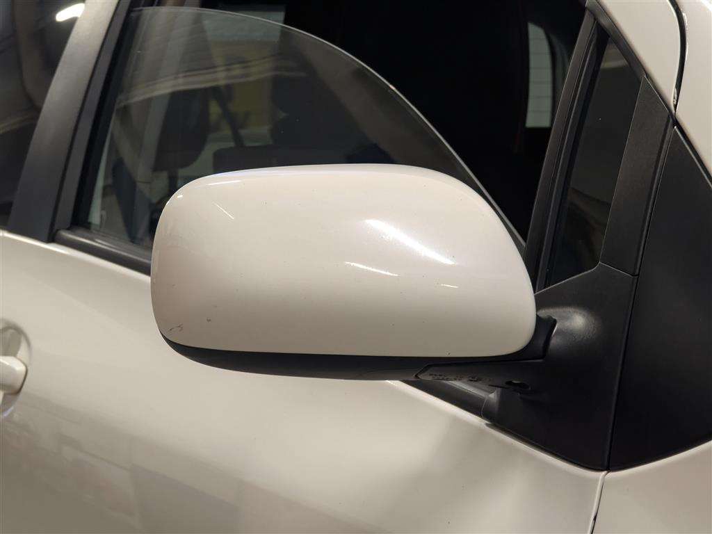 <p>2011 TOYOTA YARIS SR VVT-I</p>