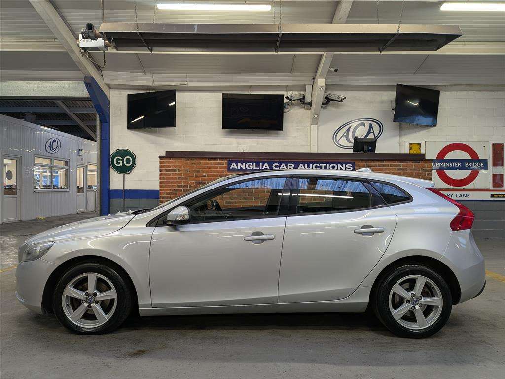 <p>2012 VOLVO V40 ES D2</p>