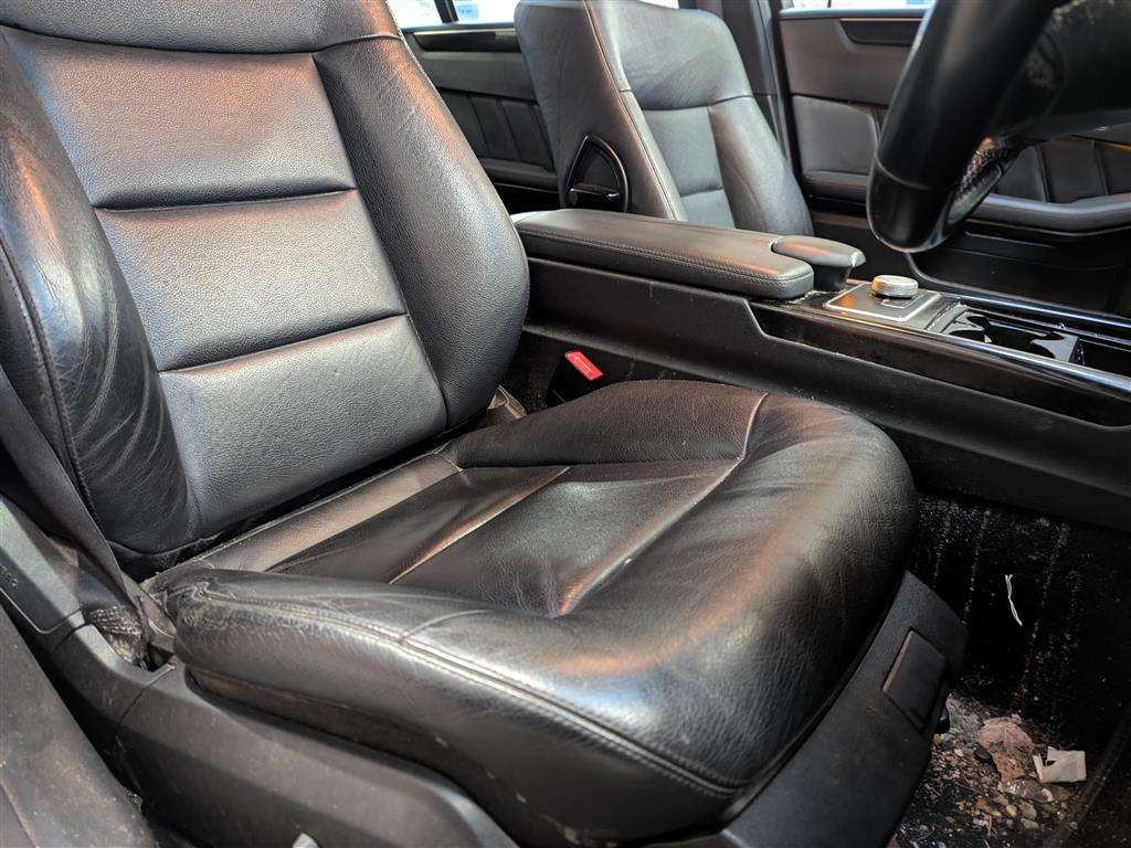 <p>2012 MERCEDES-BENZ E220 EXEC-IVE SE CDI BLUE</p>